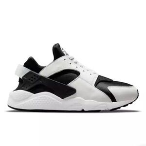 Nike Huraches Sneakers Size 8 Black & White